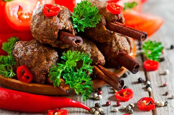 Rolls of meat with spices and vegetables is an adequate example of nutrition.
